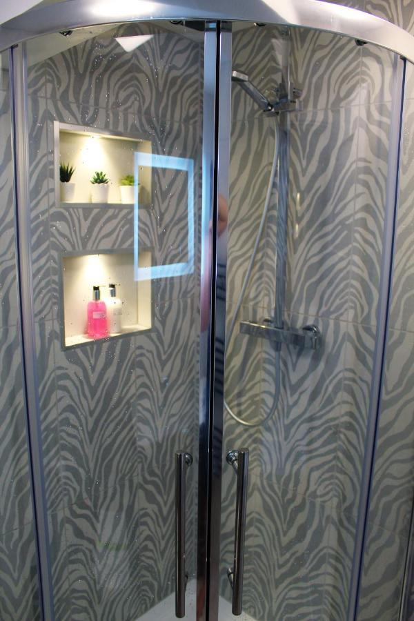 One One Five Apartment スウォンジー エクステリア 写真